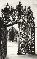 Retro képeslap - Eger, A Vármegyeház kapuja (XVIII. sz.) Fazola Henrik munkája