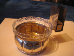 Hamuzó , cigaretta és gyufa tartó ,   9,5 x 6 cm  egybe építve ,  jelzett , fém és csiszolt üveg
