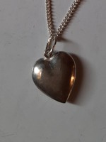 Szív alakú, ezüst medál, jlelzett ezüst nyaklánccal!