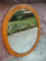 Antik, diófa keretes kisebb méretű ovális fali tükör szép állapotban