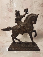 Padlásról, régi, lovas, sólyommal vadászó  nemes hölgy réz/vas? ötvözet szobor, fellelt állapotban