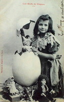 Antik Bergeret fotó képeslap Húsvéti tojás kislány játékokkal