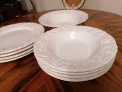 Special embossed Italian (quadrifoglio) faience tableware for 4 people in good condition