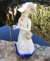 Gyönyörű Arpo porcelán hölgy  virágos kosárral Gyűjtői darab  nosztalgia darab
