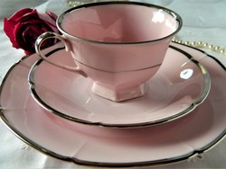 Közel 100 éves Epiag reggeliző szett rózsaszín, ezüst szegéllyel, csésze kistányérok