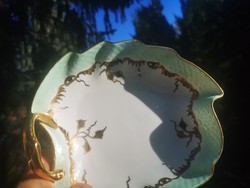 LEAF-SHAPED SERVING PLATE