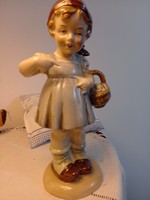 Porcelán figura