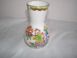 Herend Victorian patterned vase with butterfly motifs. Height: 9 cm, width 5 cm. Indicated