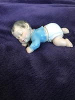 A. Lucchesi ismert baba figurája csecsemő szobor alvó figura