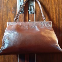 Retro bag, deer brown, with a very nice, stiffened closure!