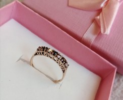 Gyönyörű 9 karátos köves gyűrű