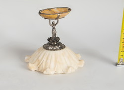 Ezüst nő alakos asztaldísz kővel kombinálva (E04)