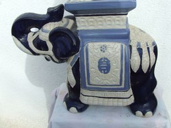 Porcelán elefánt virágtartó