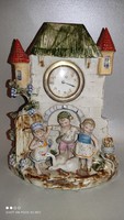 Ritka Vintage Német porcelán dúsan aranyozott kastély forma óra bájos gyermek figurákkal