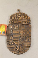 Bronzírozott fém koronás címer 449