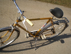 KTM 26" -os  1970 év körül gyärtott kerékpár , JÓ állapotban . Három sebességes , kis festési hibákk