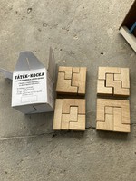Régi fa kocka építő és logikai játék.