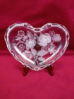 Szív alakú üveg kínáló, domború rózsa mintával