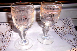 2 db Antik savmaratott csipkeszerű díszítéssel talpas  pohár