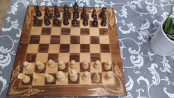 Fából készült sakk készlet és tábla