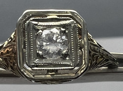 1 Forintról! Áttört Briliáns Arany gyűrű (14k), jó minőségű fehér 0,2 karátos kővel! 1,7 gramm