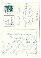A Vasas női kézilabda csapata, (a válogatott játékosai is) sajátkezű aláírása képeslapon. 1976.