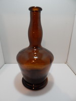 Különleges formályú barna üveg,21 cm magas.