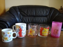 5 kids patterned mugs