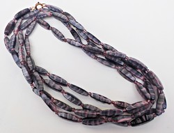 Lila muránói üveg gyöngyös extrahosszú nyaklánc
