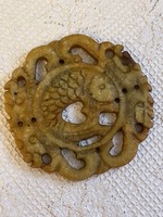 Kinai jáde kő nagy méretű amulett, medál hal motívummal.
