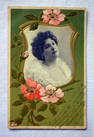 Antik szecessziós dombornyomott  képeslap hölgy fotó virág keretben