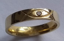 Women's 14k ring with diamond stones