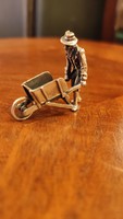 Ezüst miniatűr " Talicska toló férfi" Részletgazdag.  Ritka.