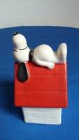 Ceramic money box: snoopy dog on top of dog house