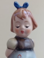Hummel kislány kék ruhában (10 cm)
