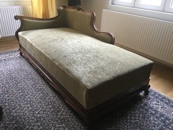 Aszimmetrikus neobarokk kanapé/ágy