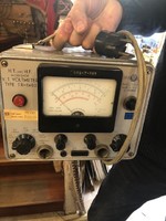 ORIVOHM feszültségmérő a múltból, gyűjtőknek kiváló darab,Type-1402
