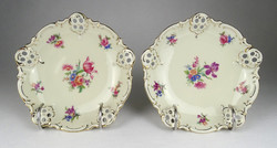 1H507 Régi virágdíszes vajszínű Ivory porcelán dísztányér pár