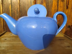 Tea pot pouring