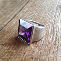 Minimalista ezüst gyűrű nagy kristály kővel