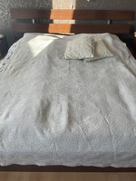 Tört fehér spanyol steppelt ágytakaró