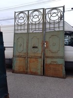 Antique double-leafed iron gate