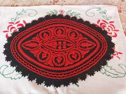 Gyönyörű  nemez , filc anyagú kisebb terítő nosztalgia falusi paraszti dekoráció Gyűjtői szépség