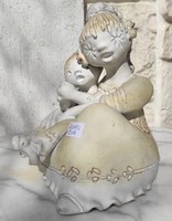 Gyönyörű kerámia figura Anya gyermekével Modern alkotàs jelzett:Kovács Éva