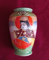Jelzett, kézi festésű japán kis váza