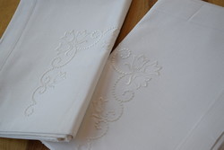 Never used pair of old tulips embroidered sheets 250 x 150