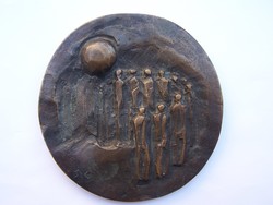 Szőllősy Enikő (Budapest, 1939-): A Nap szerettei bronz plakett