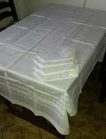 Fehér damaszt asztalterítő, abrosz, 4 db szalvétával, nem használt, nem mosott