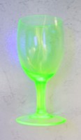 Urán üveg talpas pohár 13cm