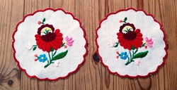 2 pieces of embroidered cotton tablecloth, needlework diameter 13 cm.